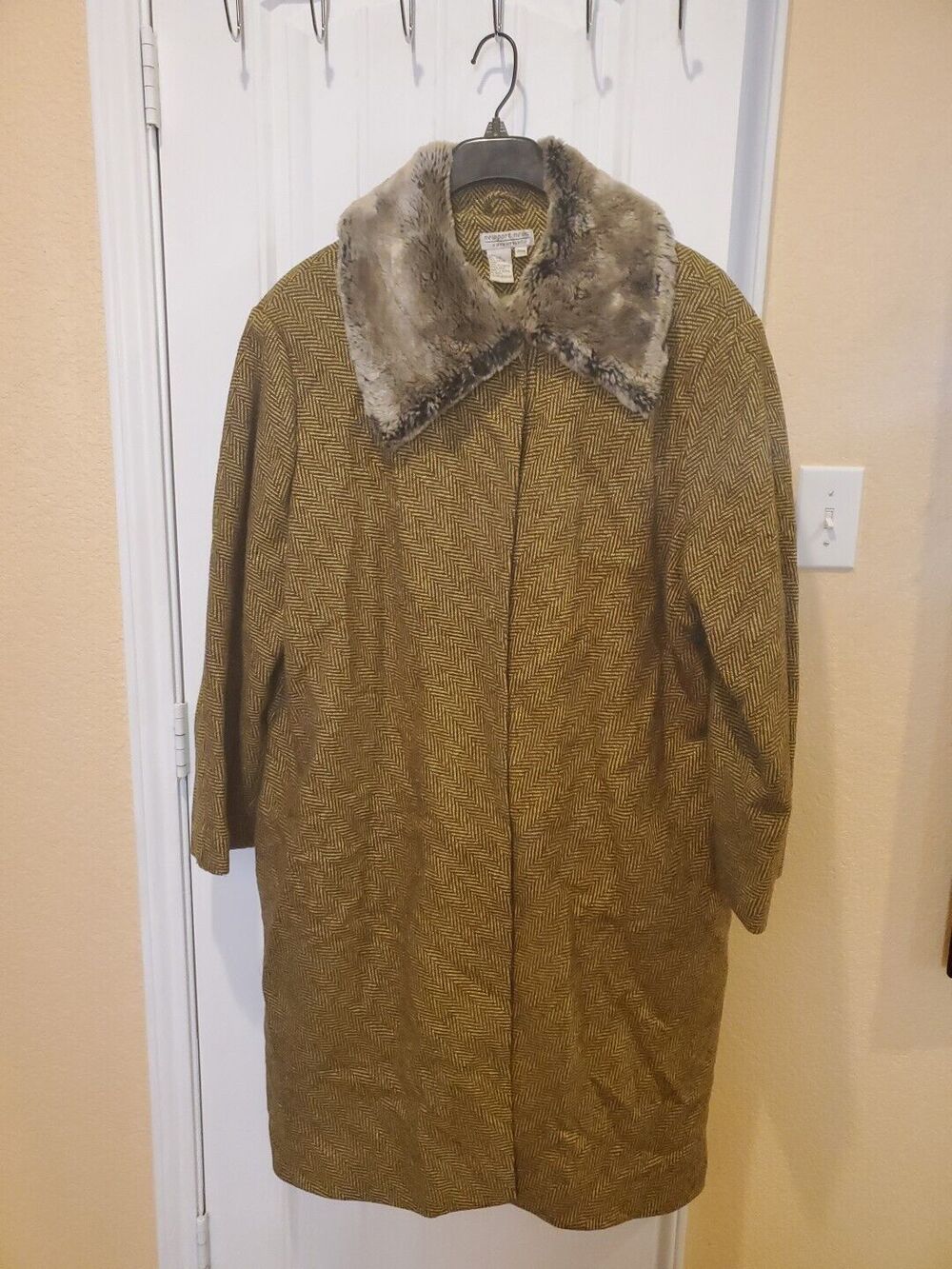 Newport News Yellow Gray Wool Blend Winter Coat Women's 20W Herringbone Faux Fur